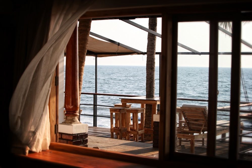 36 Palms Boutique Retreat Hotel Cseráj-part Kültér fotó